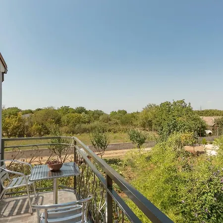 Lavander 3 Private With Bathroom And Balcony 3*