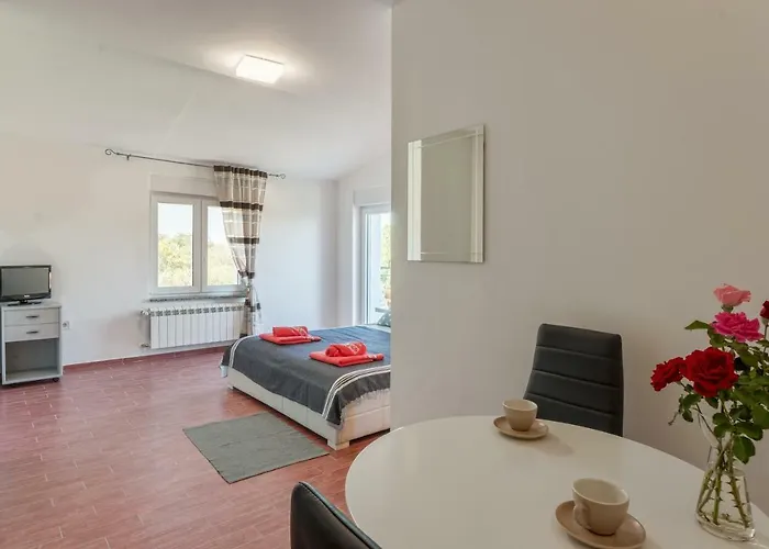 Lavander 3 Private With Bathroom And Balcony 3* 풀라